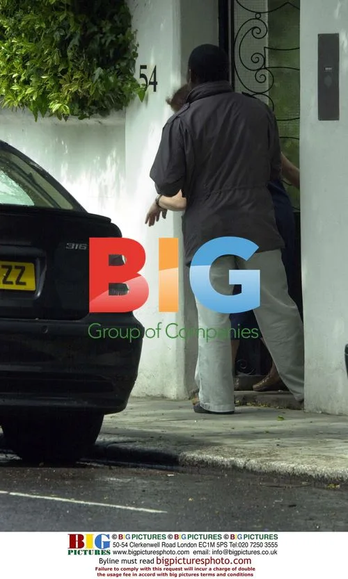 Elle Macpherson avoids parking ticket