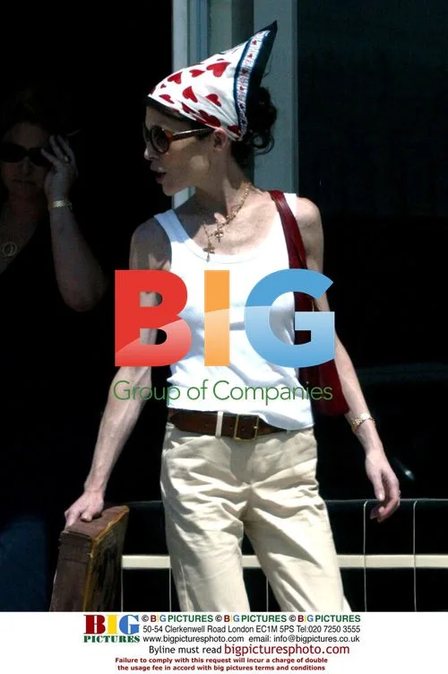 Lara Flynn Boyle Goes Shopping in Bel-Air