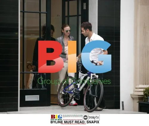 Stella McCartney Cycling to Shop