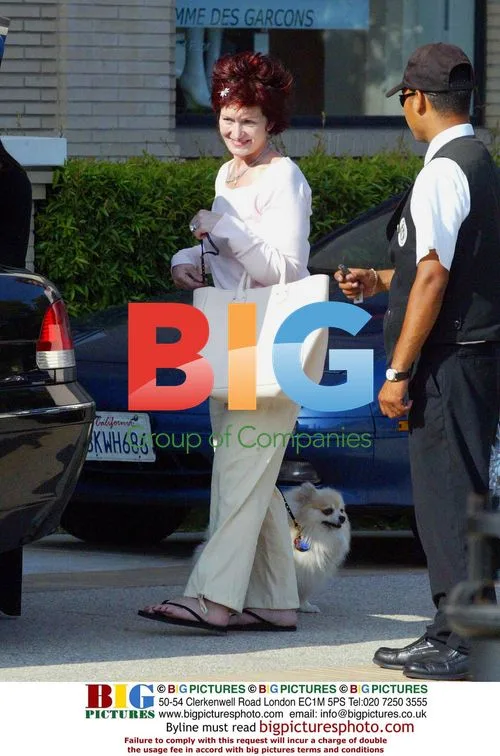 Sharon Osborne Shopping with Dog