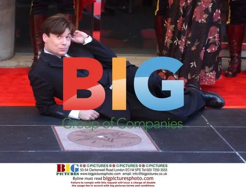 Mike Meyers Unveils Canadian Star