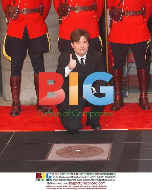 Mike Meyers unveils Canadian star