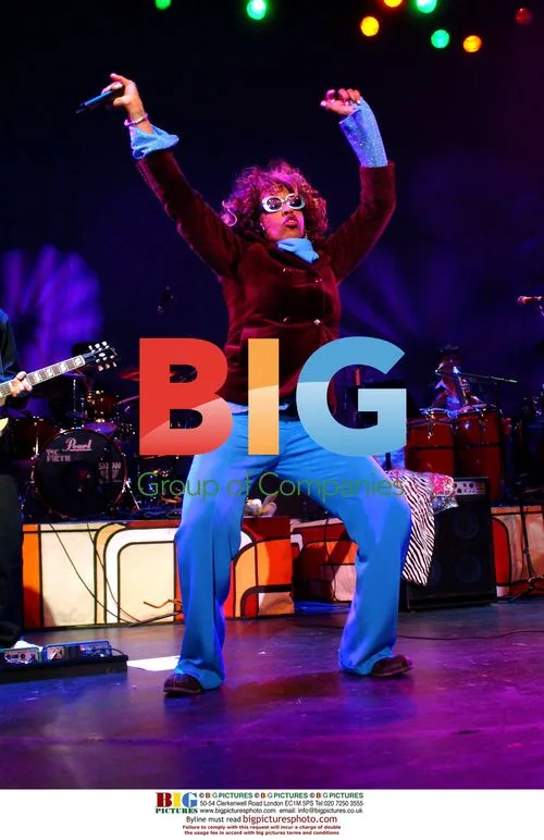 MACY GRAY performs at The Grove of Anaheim