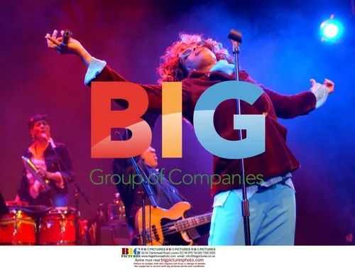 Macy Gray Performs Live