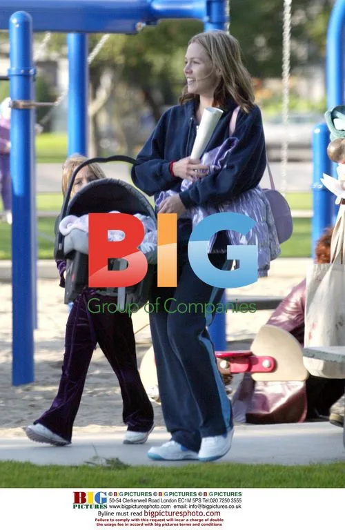 Jenny Garth takes family to park