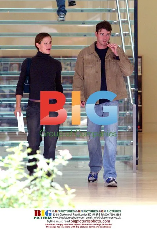 Jennifer Garner and Scott Foley shopping
