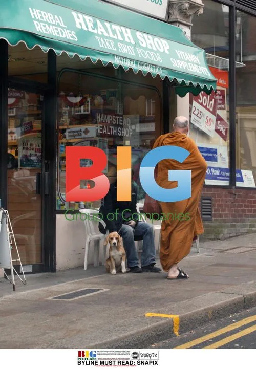 RISE TV Presenter Sue Perkins and Dog Seen Relaxing with Monk