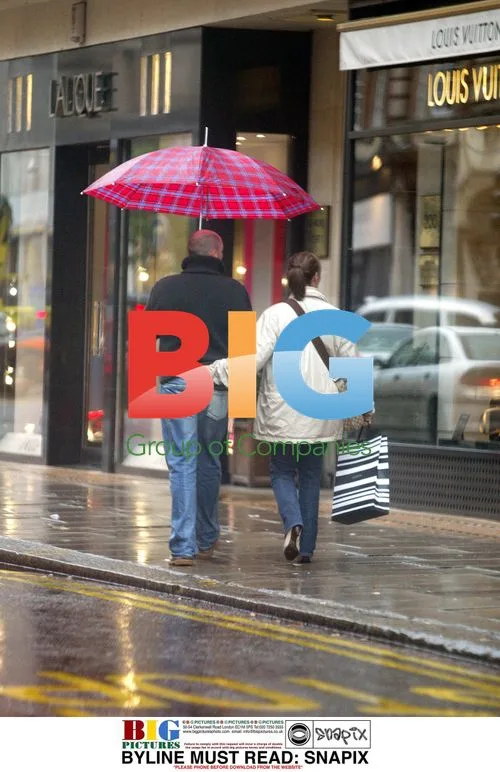 Charlie Brooks Shops with Boyfriend in London
