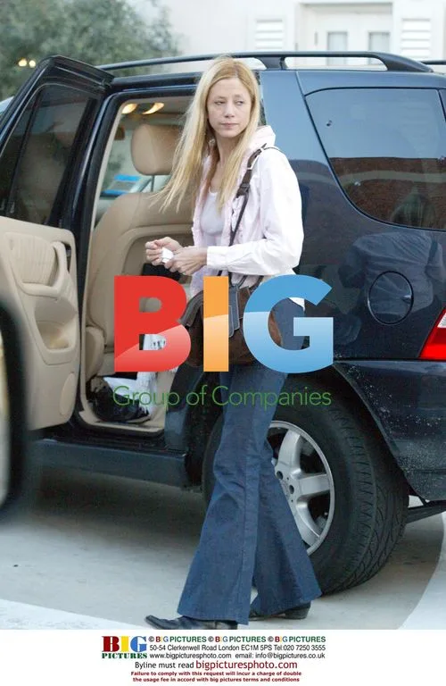 Mira Sorvino Shops with Dogs in Beverly Hills