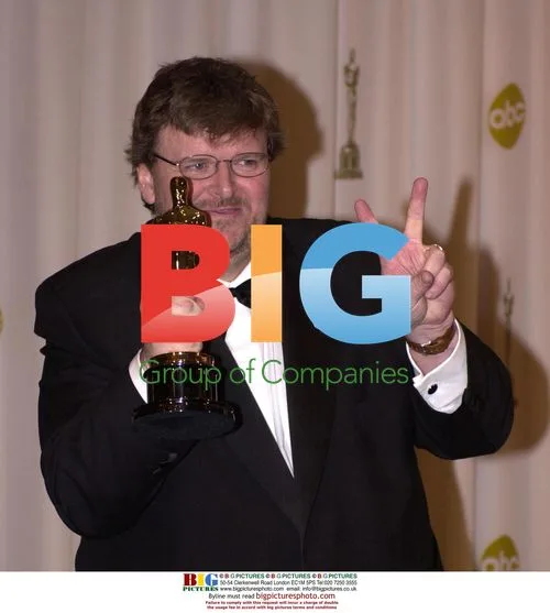 Michael Moore wins Oscar for 'Bowling for Columbine'