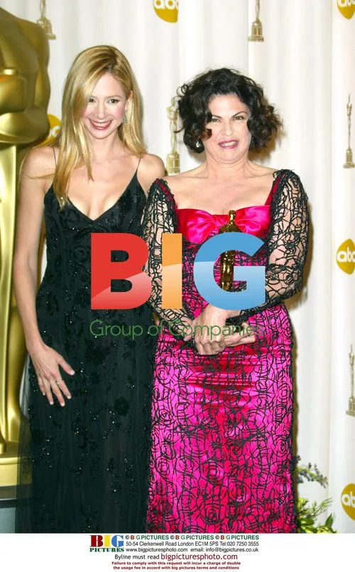 Mira Sorvino and Colleen Atwood at Oscars