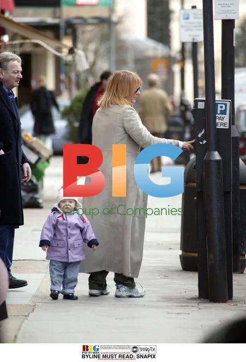 Gaby Roslin's Family Shopping Trip