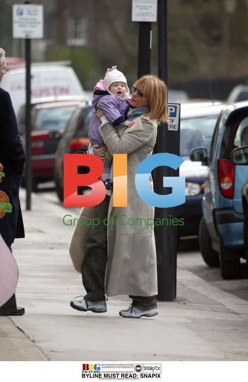 Gaby Roslin and family shopping trip