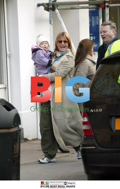 Gaby Roslin Shopping with Family