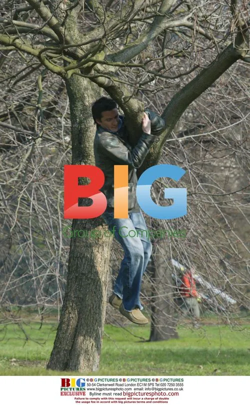 Alastair Mackenzie Charms in Hyde Park