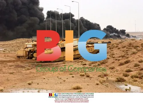 UK Challenger 2 tanks take out enemy vehicles in Iraq