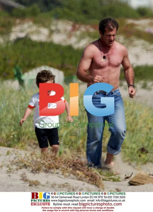 Mel Gibson Plays at Beach with Kids