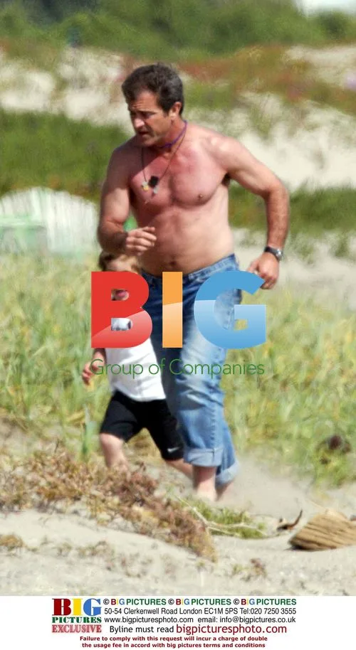 Mel Gibson Plays with Kids on Beach