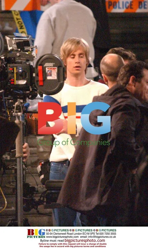 Freddie Prinze Jr on Scooby Doo Set