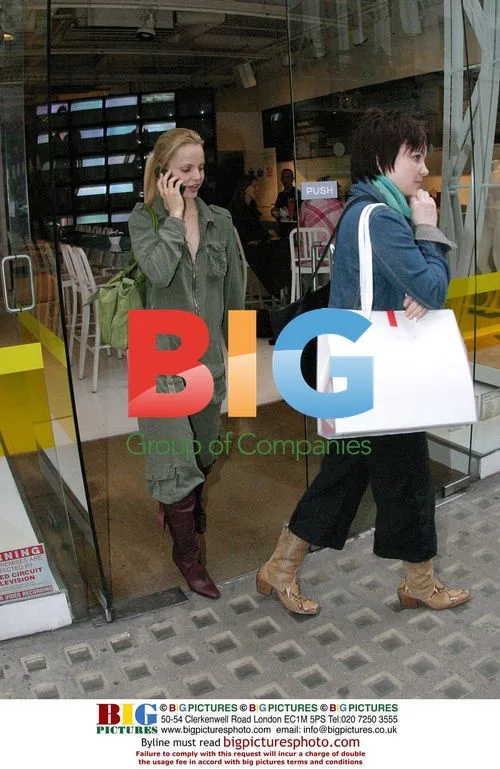 Mena Suvari Shopping in London