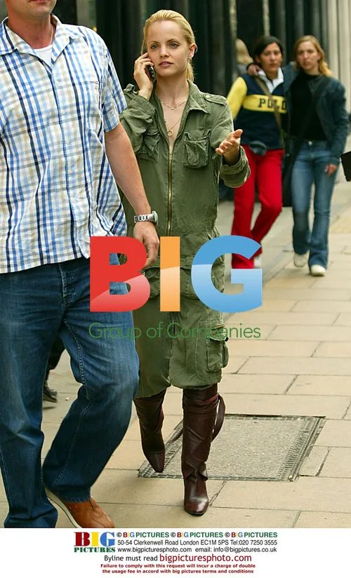 Mena Suvari Shopping in London