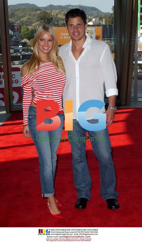 Jessica Simpson and Nick Lachey Perform for Troops