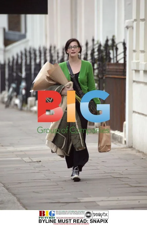Liv Tyler Shopping Incognito