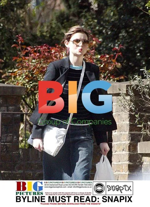 Singer Sophie Ellis Bextor Shopping in London