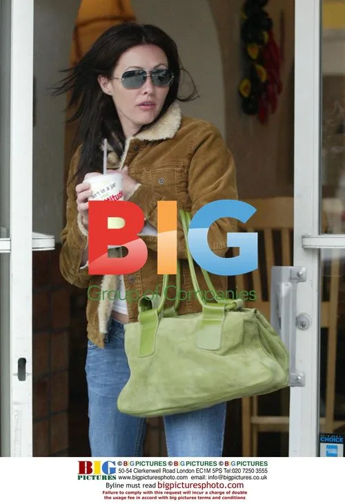 Shannon Doherty and Husband Shop for Mercedes