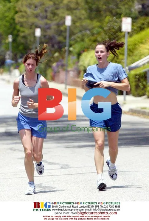 Jennifer Garner Leaving Coffee Shop