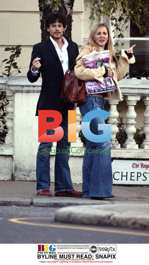 Ioan Gruffudd and Girlfriend Shopping in London