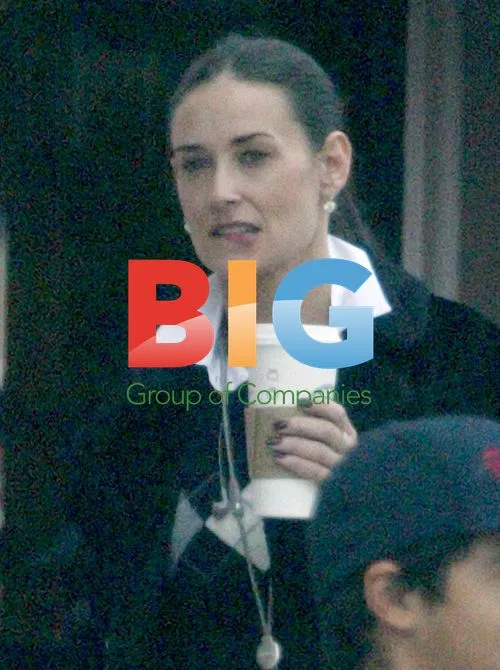 Demi Moore getting coffee