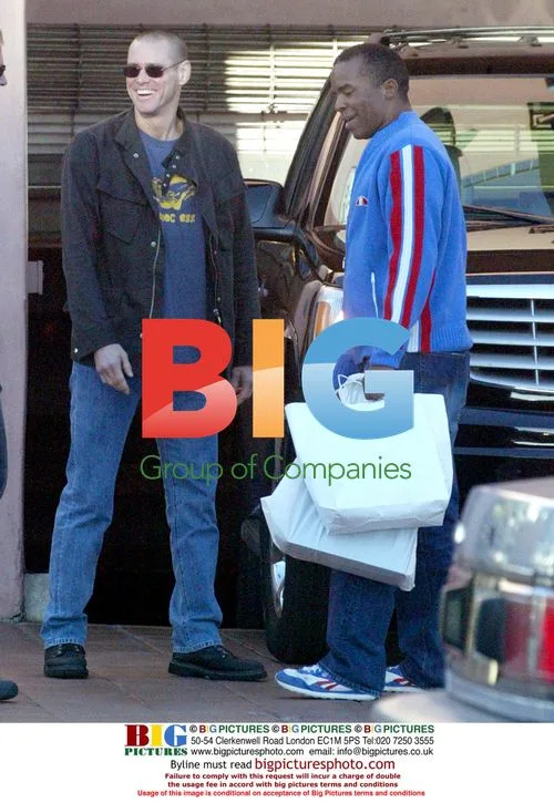 Jim Carrey has lunch with friends