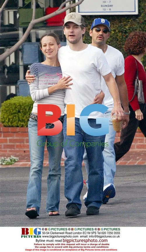 Tobey Maguire and girlfriend shopping