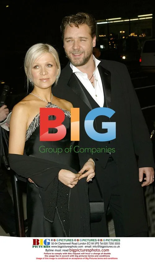 Russell Crowe and Danielle Spencer at Master And Commander Premiere