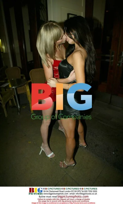 PAGE 3 GIRLS Get Friendly in Manchester