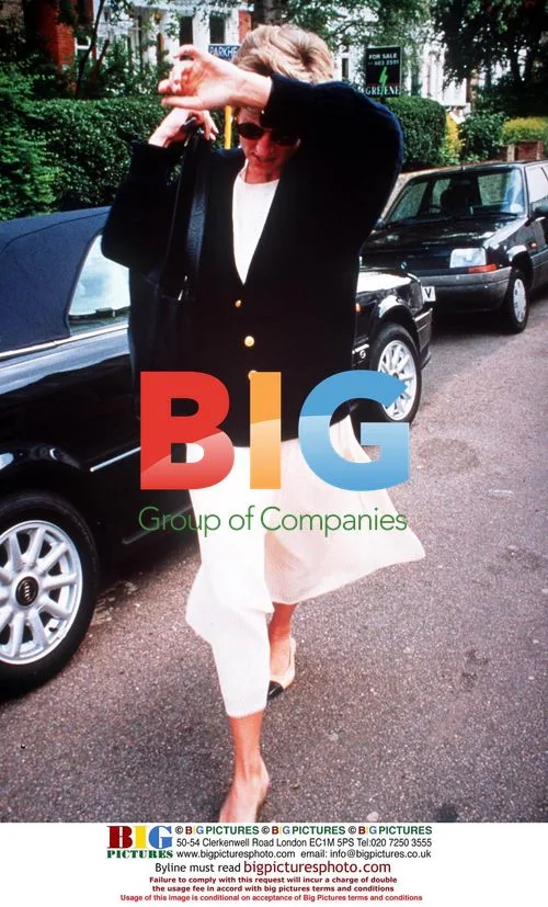 Princess Diana Evades Paparazzi