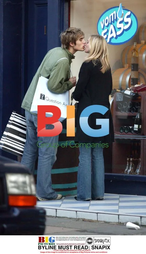 Busted's Charlie Simpson Goes Shopping with Girlfriend