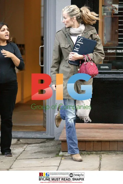 Model Lisa Bucher Shopping in London