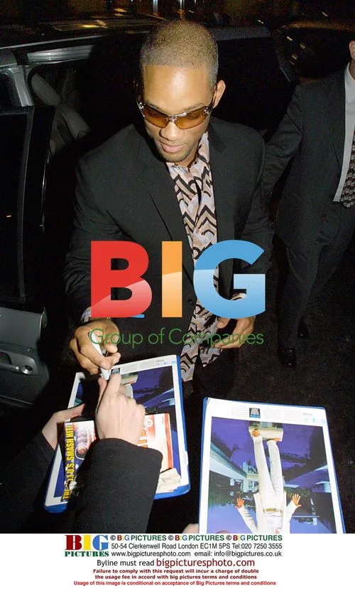 Will Smith signs autographs after 'Bad Boys 2' premiere