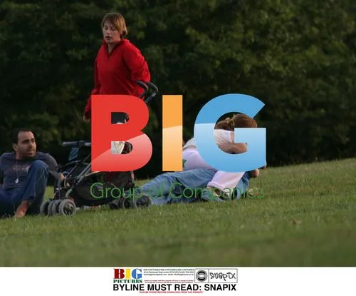 Isla Fisher, Sasha Baron Cohen, and Kimberley Joseph in the Park