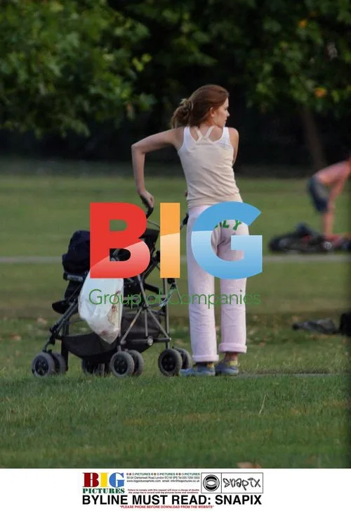 Isla Fisher, Sasha Baron Cohen, & Kimberley Joseph in Park