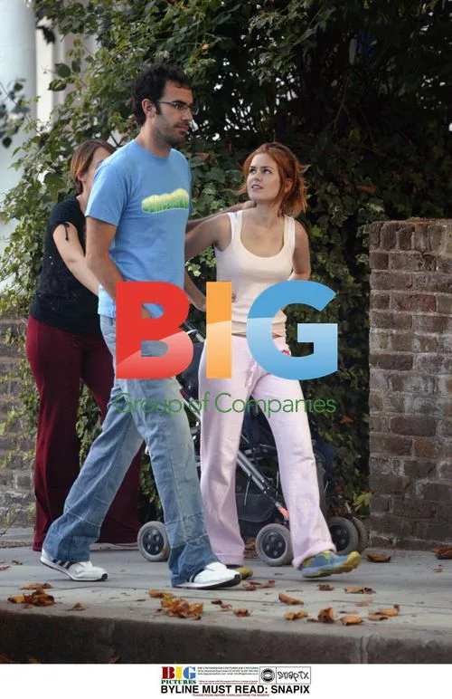 Isla Fisher and Sasha Baron Cohen in the Park