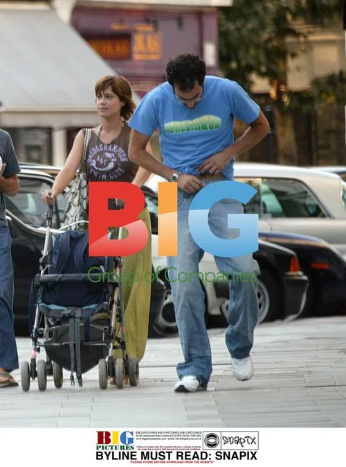 Isla Fisher, Sasha Baron Cohen and Kimberley Joseph in the Park