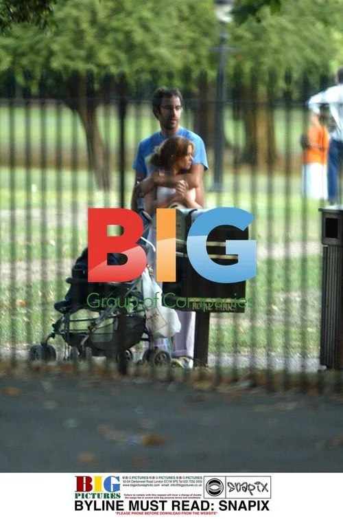 Isla Fisher, Sasha Baron Cohen, and Kimberley Joseph in the Park