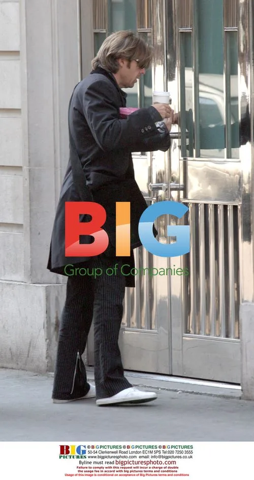 Jonathan Ross Grabs Coffee in Soho