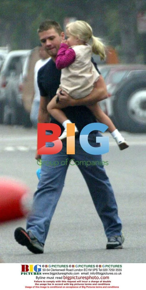 Ryan Phillipe Takes Daughter To School