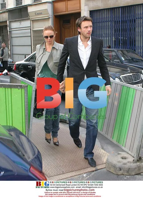 Stella McCartney and husband Alasdhair Willis arriving for fashion show