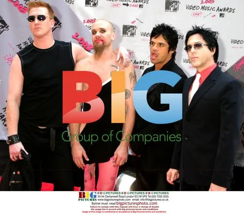 QUEENS OF THE STONE AGE at 2003 MTV VMAs