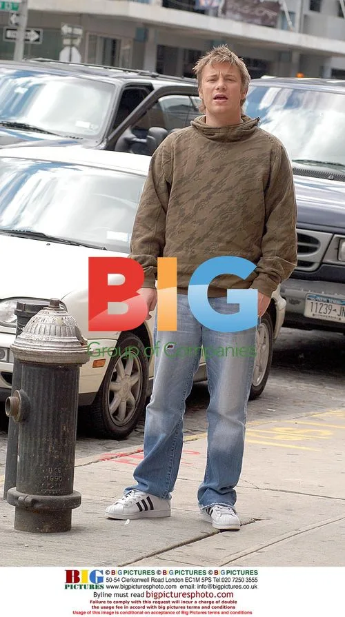Jamie Oliver Walking NYC Sidewalks